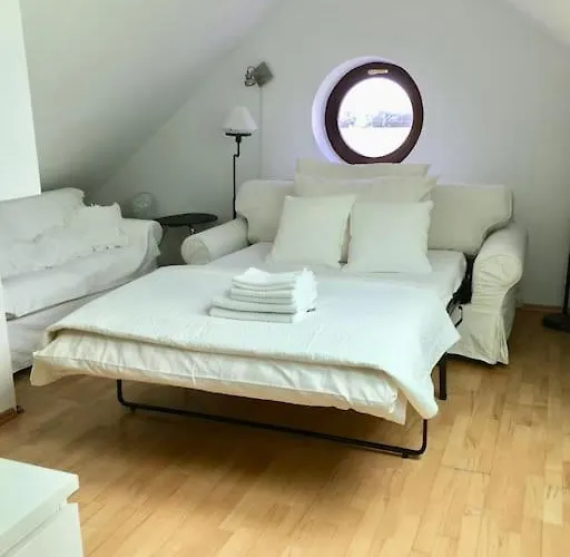 Holiday home Traumhaft Grosses, Sonniges Haus In Wien Naehe Traiskirchen